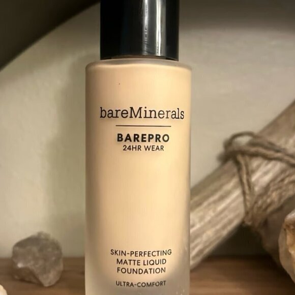 Bareminerals BarePro Performance Wear Liquid Foundation - Picture 1 of 2